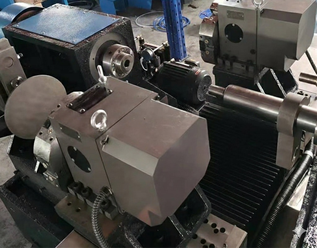 Machine de Repoussage à Double Rouleau